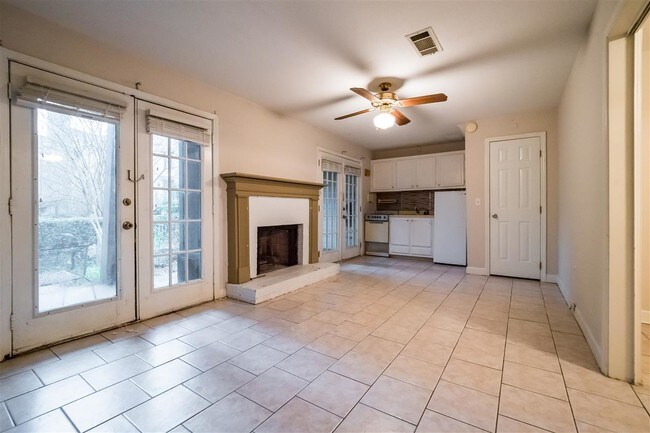 Foto del edificio - 1319 Roxbury Ct