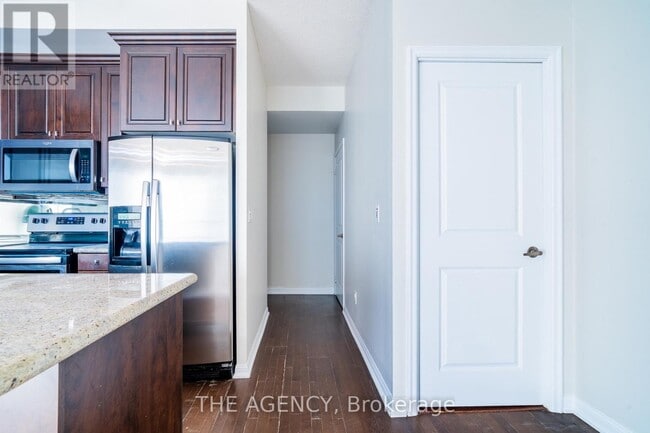 Building Photo - 628 Fleet St