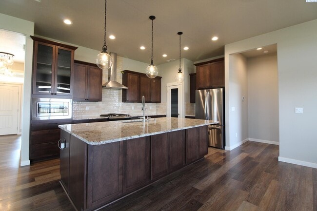 Building Photo - 4 Bed/2.5 Bath + an Office Home in Richland