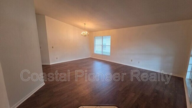 Building Photo - 1731 Wakefield Dr