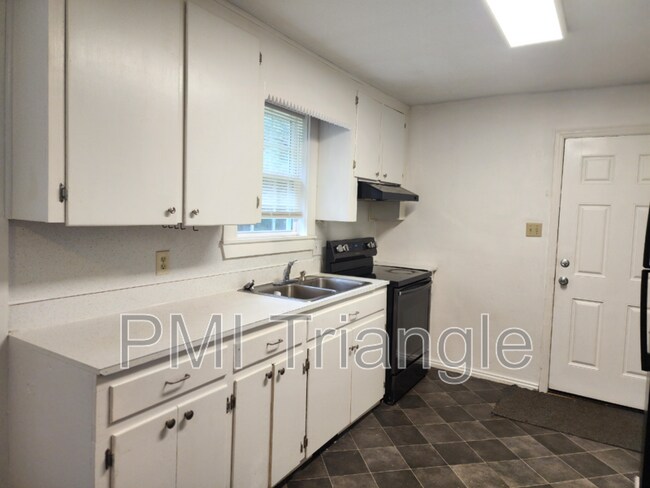 Foto del edificio - 5609 Hollytree Dr