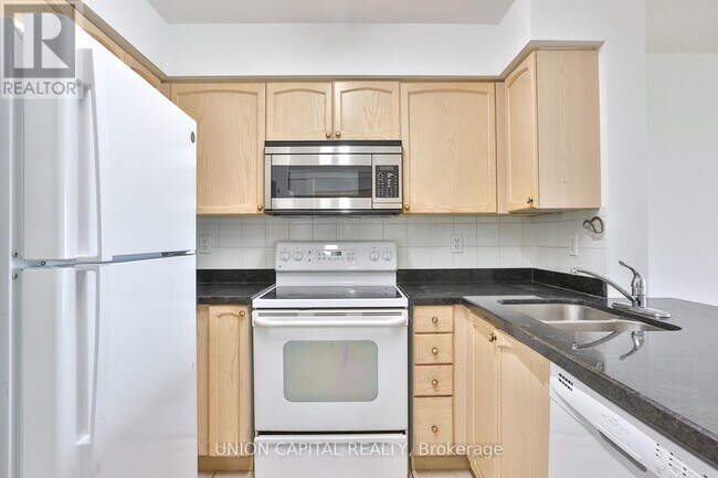 Building Photo - 23 Oneida Crescent