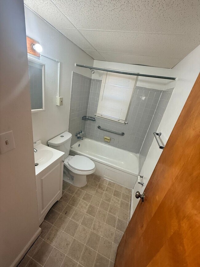 Foto del edificio - Charming 3 Bedroom 1 Bath Rent Ready!!!