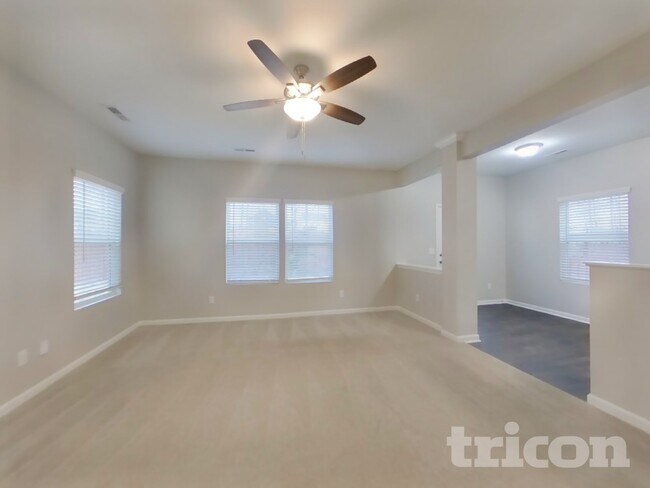 Foto del edificio - 115 Clove Hitch Dr