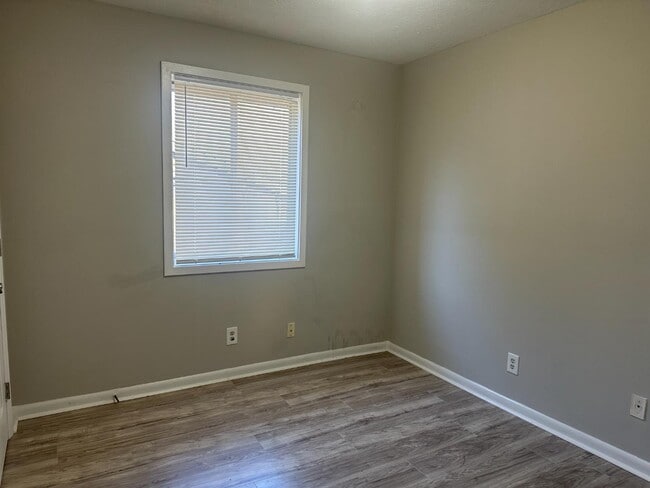 Foto del edificio - 5843 Memphis St