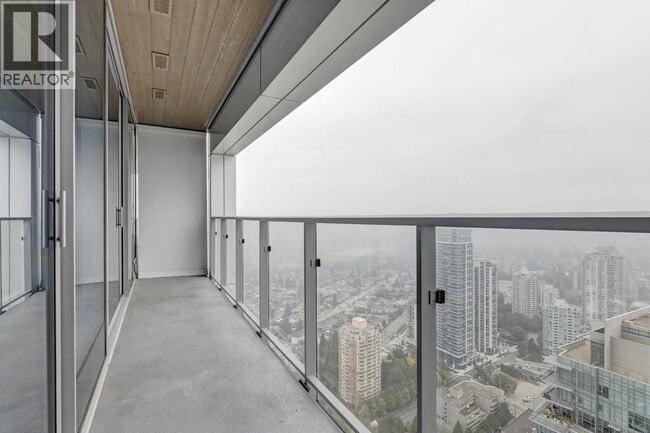 Photo du bâtiment - 6000 McKay Ave