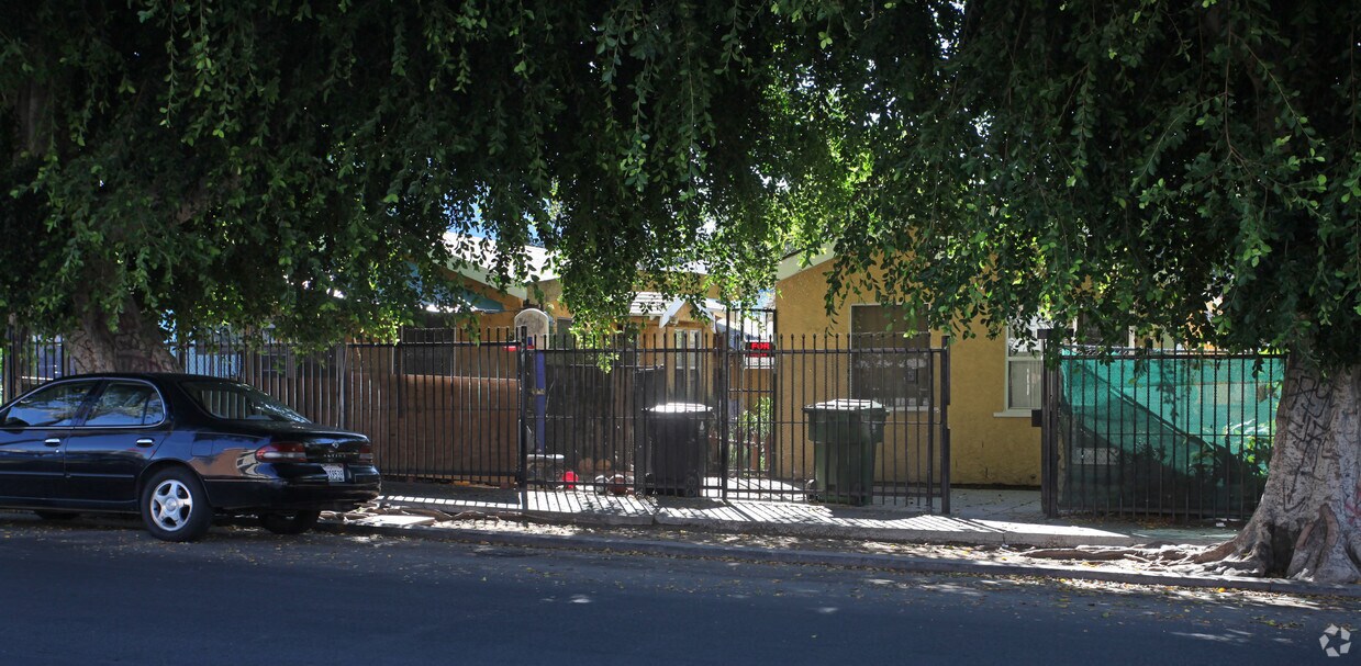 Foto del edificio - 2404 Manitou Ave