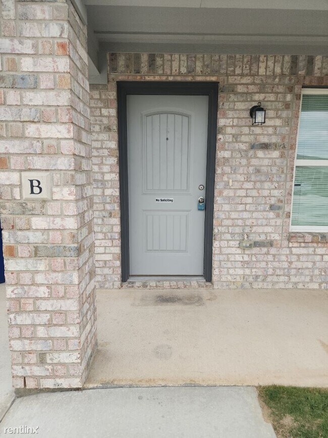 Building Photo - 3 br, 2 bath Duplex - 1806 Castroville Trl B