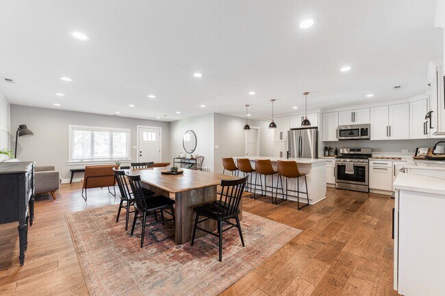Foto del edificio - 15050 Holiday Ct