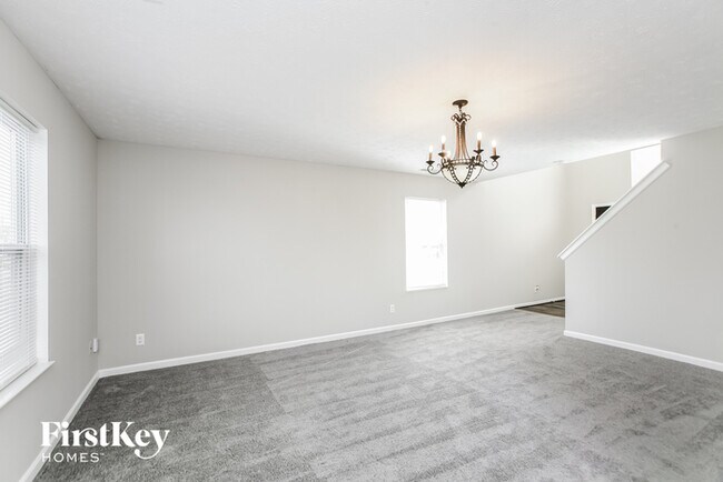 Foto del edificio - 7060 Harness Lakes Dr