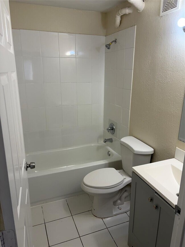 Foto del edificio - 1153 Lake Victoria Dr