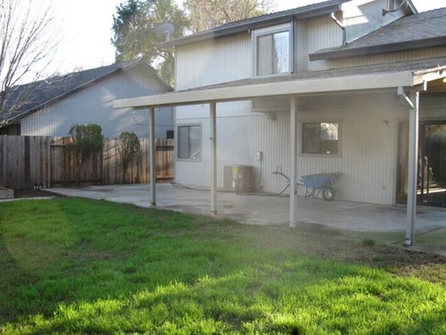 Building Photo - Spacious 3 bedroom 2 bath home in Sacramento!
