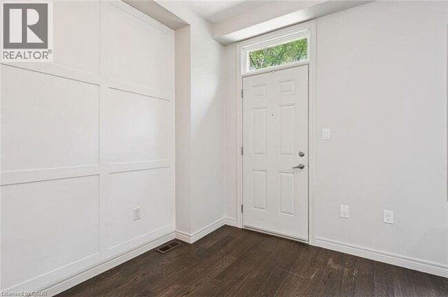 Building Photo - 6 Beatrice Ln