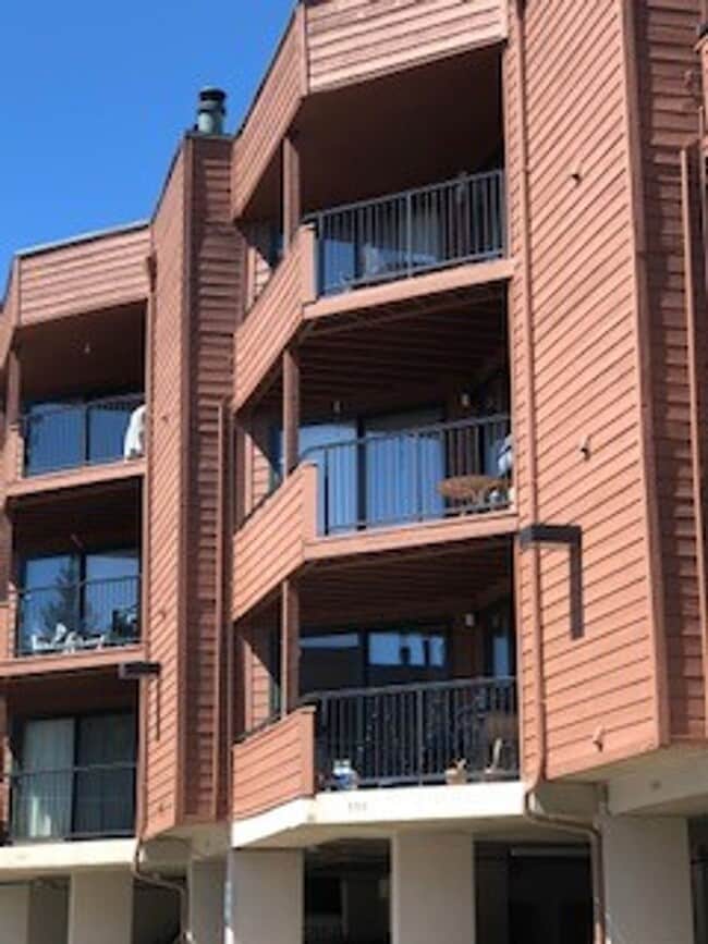 Building Photo - Marina Place 221