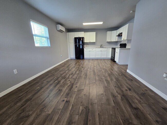 Foto del edificio - 4433 Bryan Ave