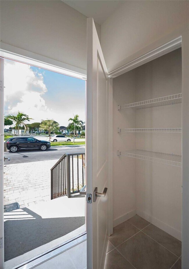 Foto del edificio - 766 SW 12th St