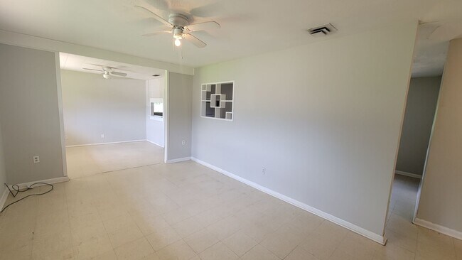 Foto del edificio - 3406 Black Lake Cir