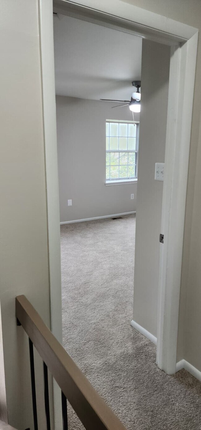 Foto del edificio - 5842 Holly Hock Pl