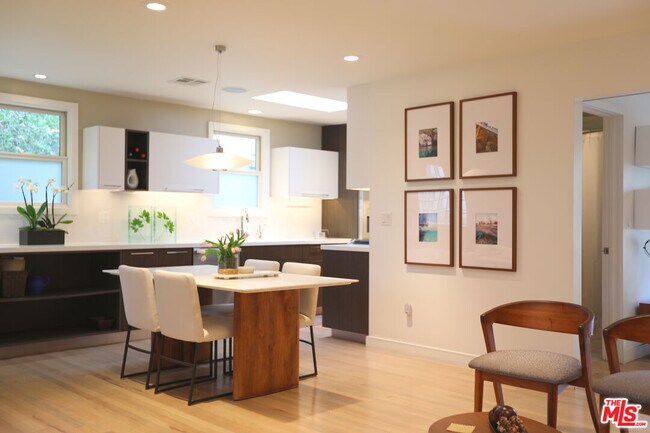 Foto del edificio - 2707 Westwood Blvd