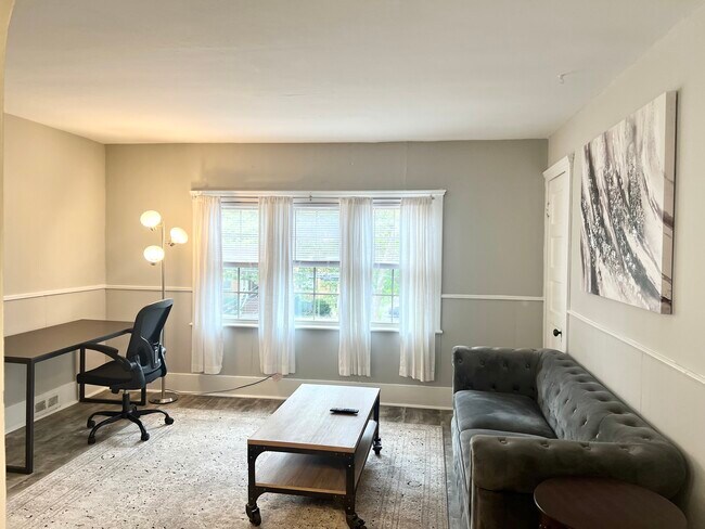 Living Room - 514 Walnut Ave