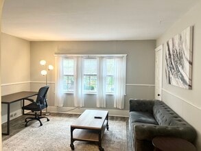 Living Room - 514 Walnut Ave