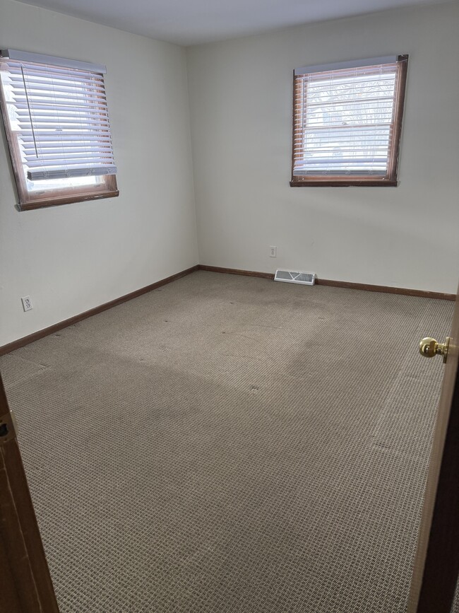 Building Photo - 1502-1504 Douglas Ct