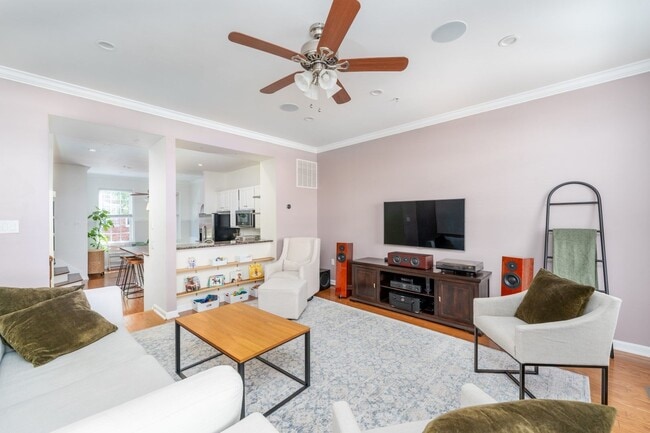 Building Photo - 2-Bedroom, 2.5 Bathroom Home with Office/G...