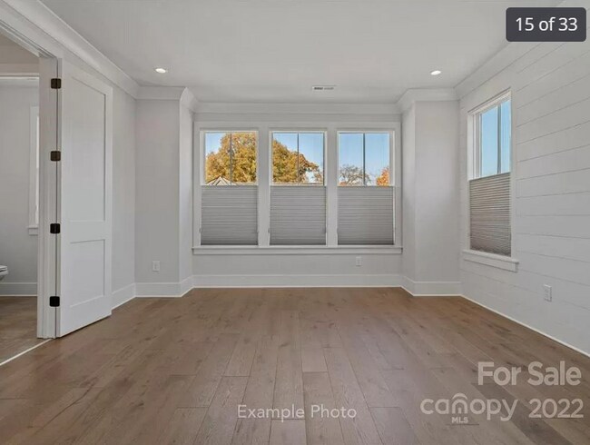 Foto del edificio - 2428 Runnymede Ln