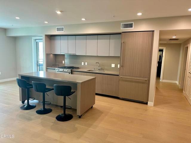 Building Photo - 39 S Los Robles Ave