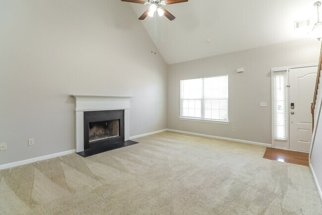 Building Photo - 265 Lakeside Dr