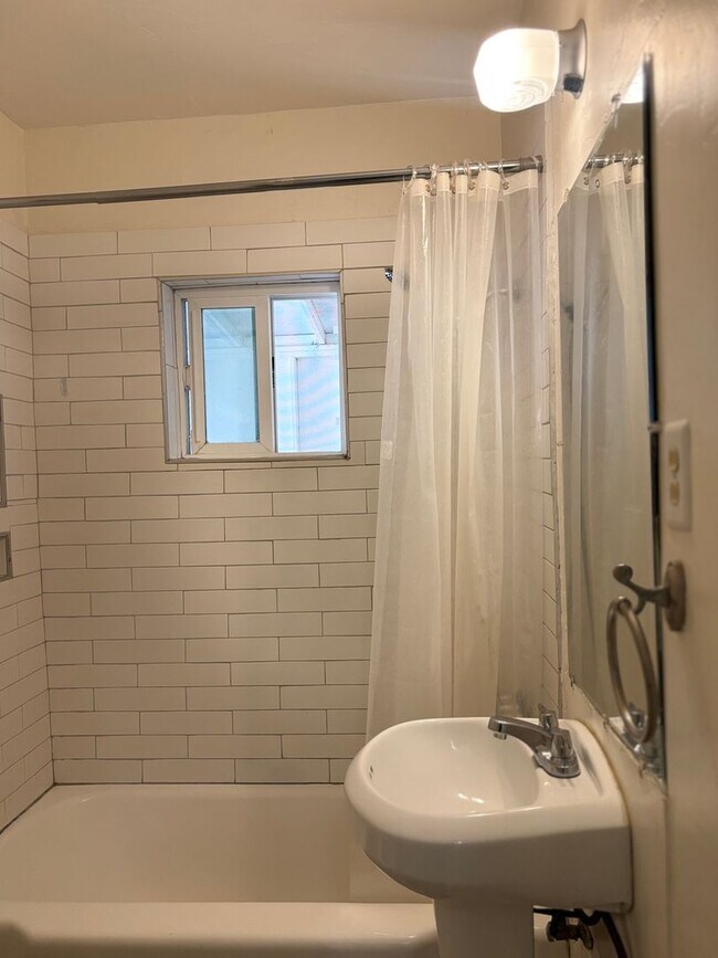 Foto del edificio - 2 bedrooms 1 bath home in San Diego