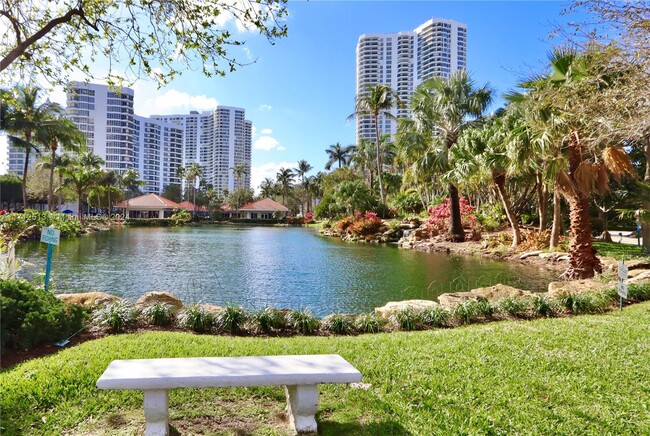 Foto del edificio - 3530 Mystic Pointe Dr