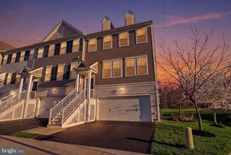 Building Photo - 1700 Beacon Ln