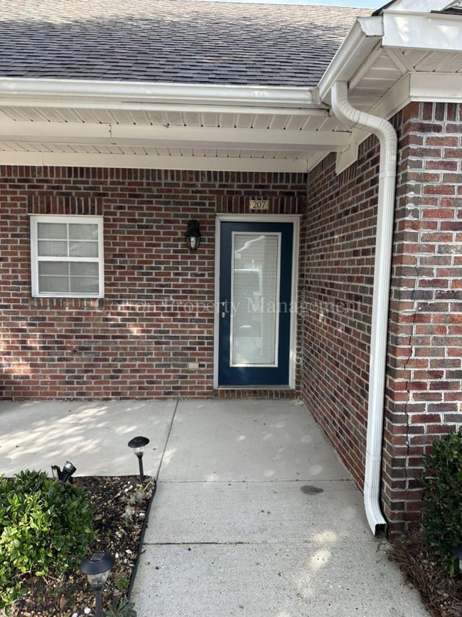 Building Photo - 207 Hibiscus Way