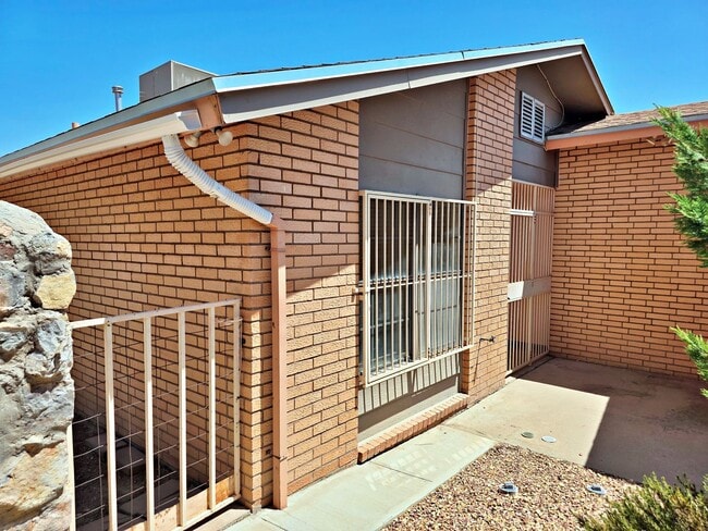 Foto del edificio - 3219 Mountain Ridge Dr