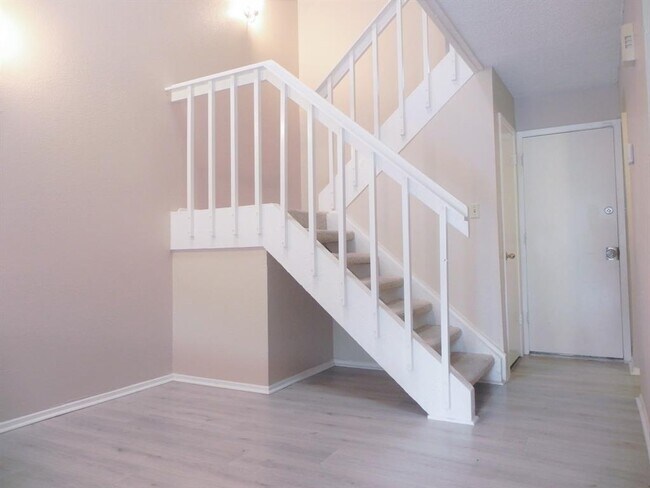 Building Photo - 12645 Wellington Park Dr