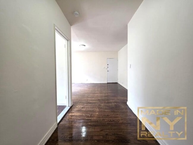 Building Photo - 2 bedroom in BAYSIDE NY 11361