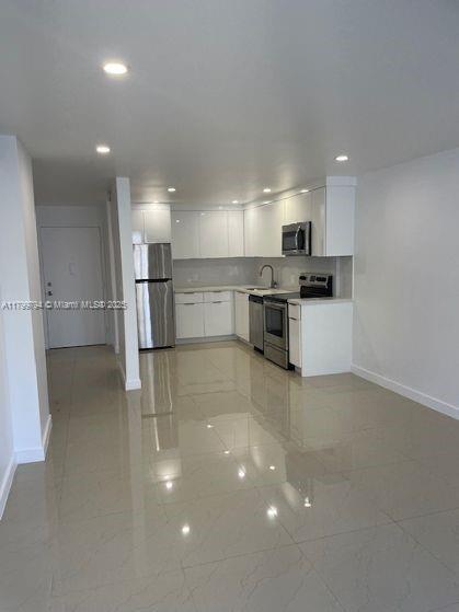 Foto del edificio - 16950 W Dixie Hwy