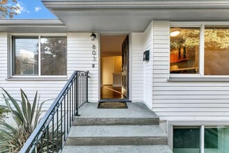 Building Photo - 805 26th Ave