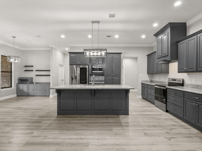 Building Photo - 102 Hidden Trails