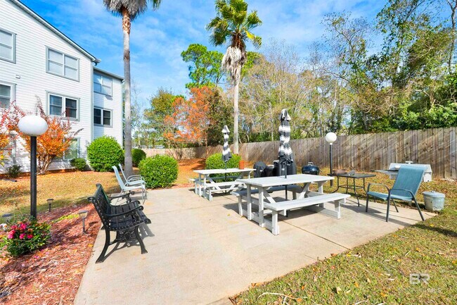 Foto del edificio - 2200 E 2nd St