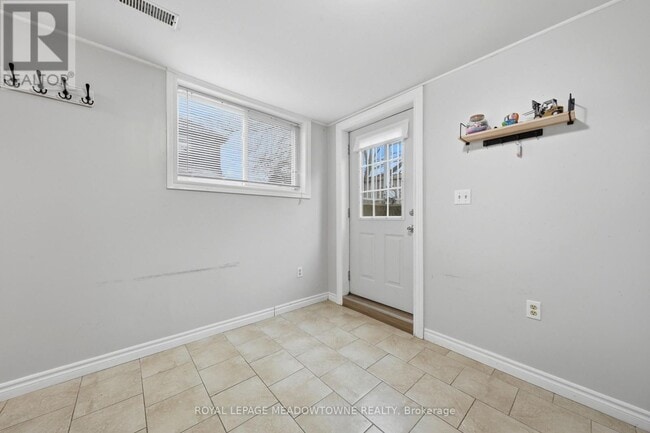 Building Photo - 545 Hill St E