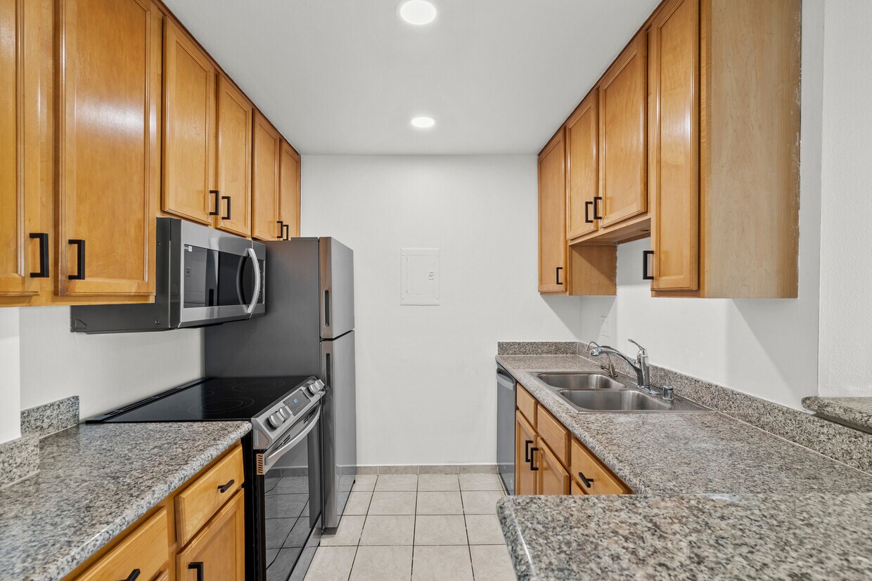 Foto principal - 7765 W 91st St