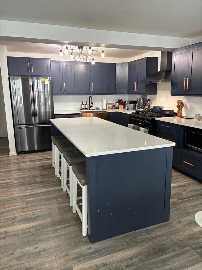 Foto del edificio - 5801 N Sheridan Rd