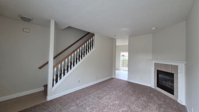 Foto del edificio - 3 Bedroom 2.5 Bath Town-Home in Gresham near Glendoveer Golf Course!