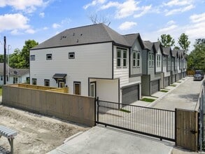 Building Photo - 2410 Vaughn St