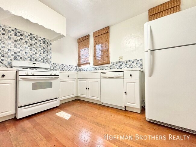 Building Photo - 415 S Coronado St