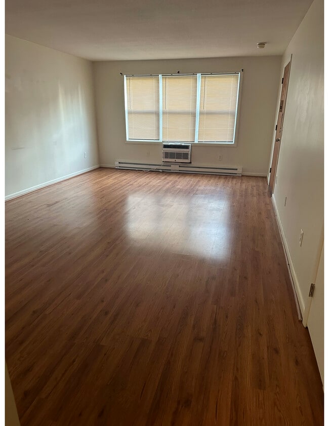 Building Photo - 1539 Allen St