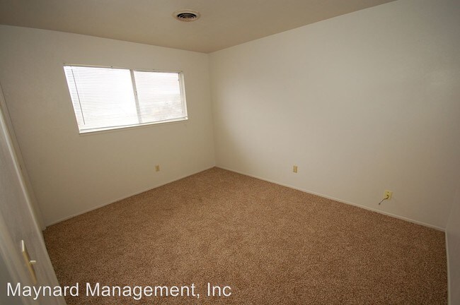 Foto del edificio - 2 br, 1 bath House - 390 Russell Rd.