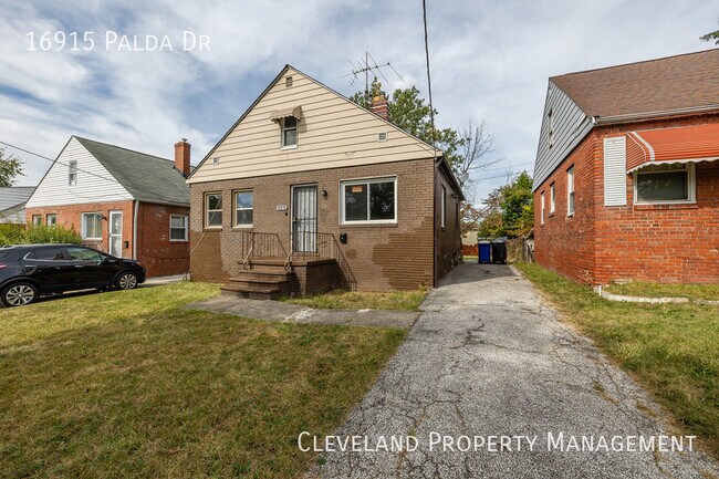 Building Photo - Newly renovated Brick Cape Cod
